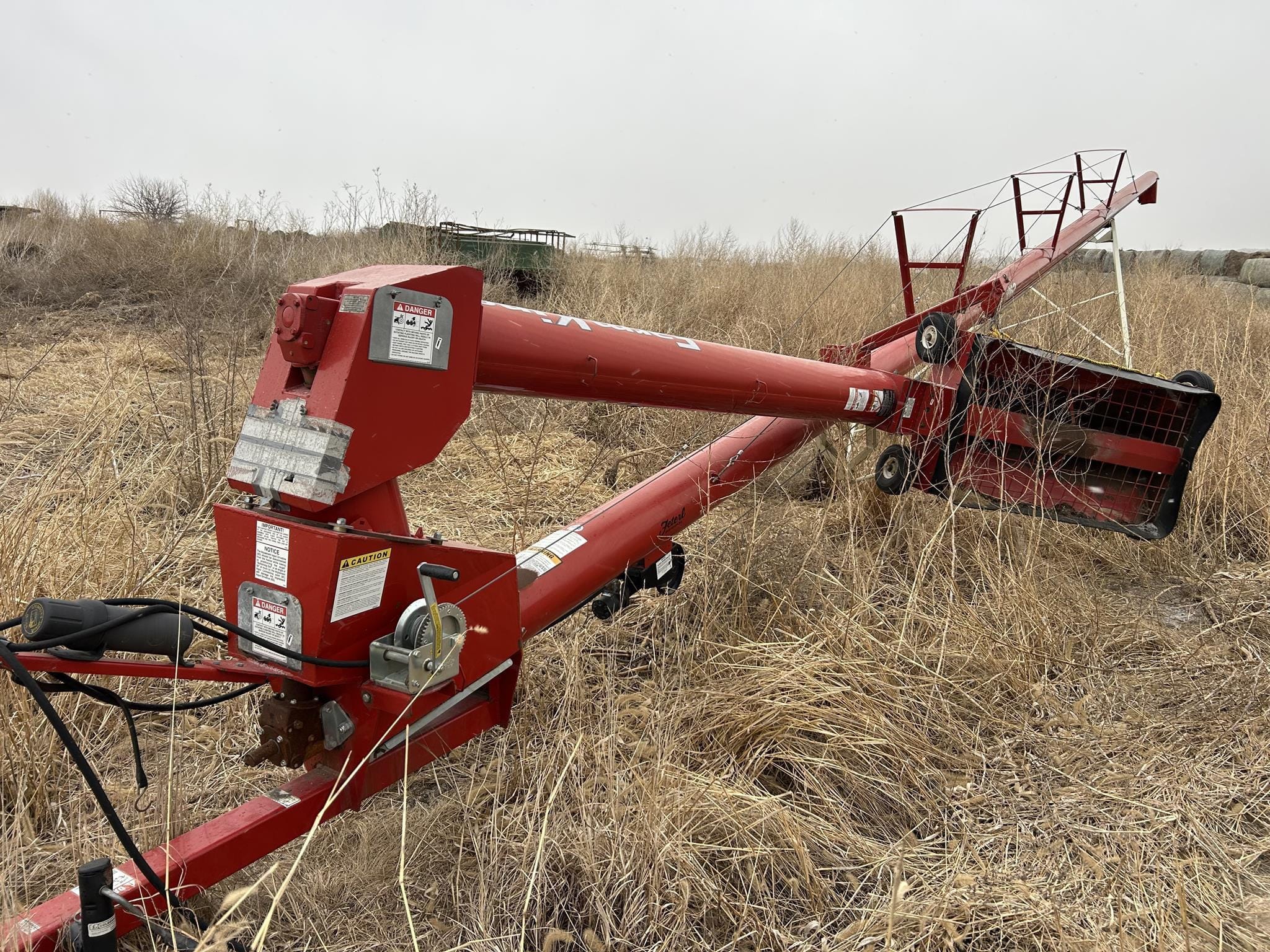 Farm King 1062 Equipment Image0