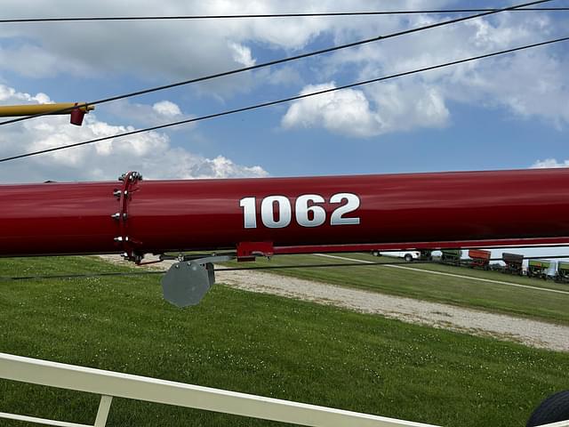 Image of Farm King 1062 equipment image 4