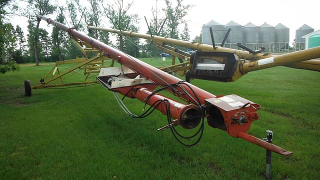 Image of Farm King 1070 equipment image 2