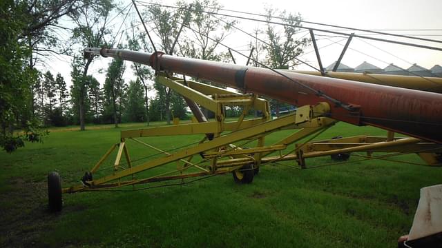 Image of Farm King 1070 equipment image 3