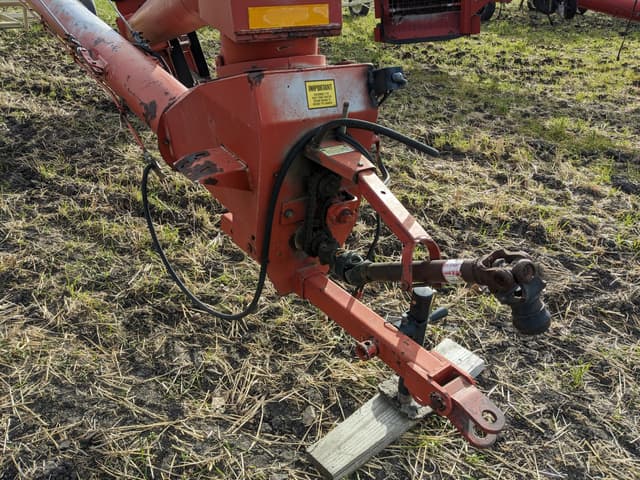 Image of Farm King 1070 equipment image 3