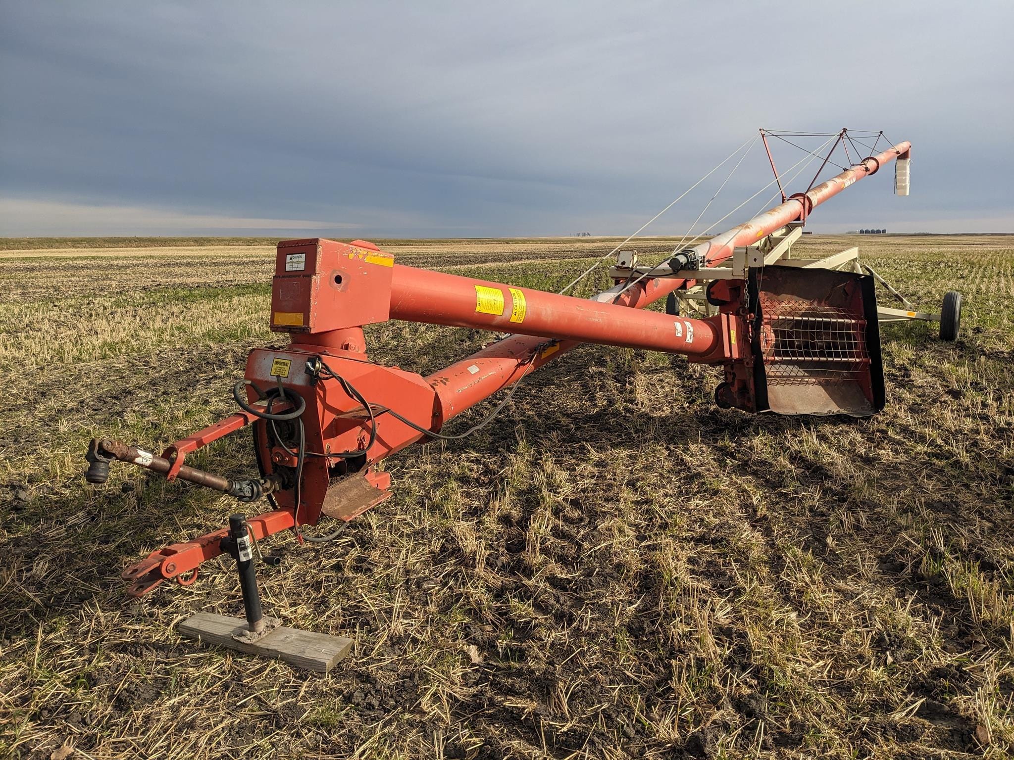 Farm King 1070 Equipment Image0