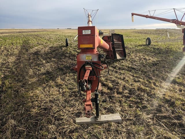 Image of Farm King 1070 equipment image 1