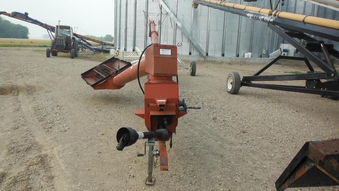 Image of Farm King 1070 Primary image