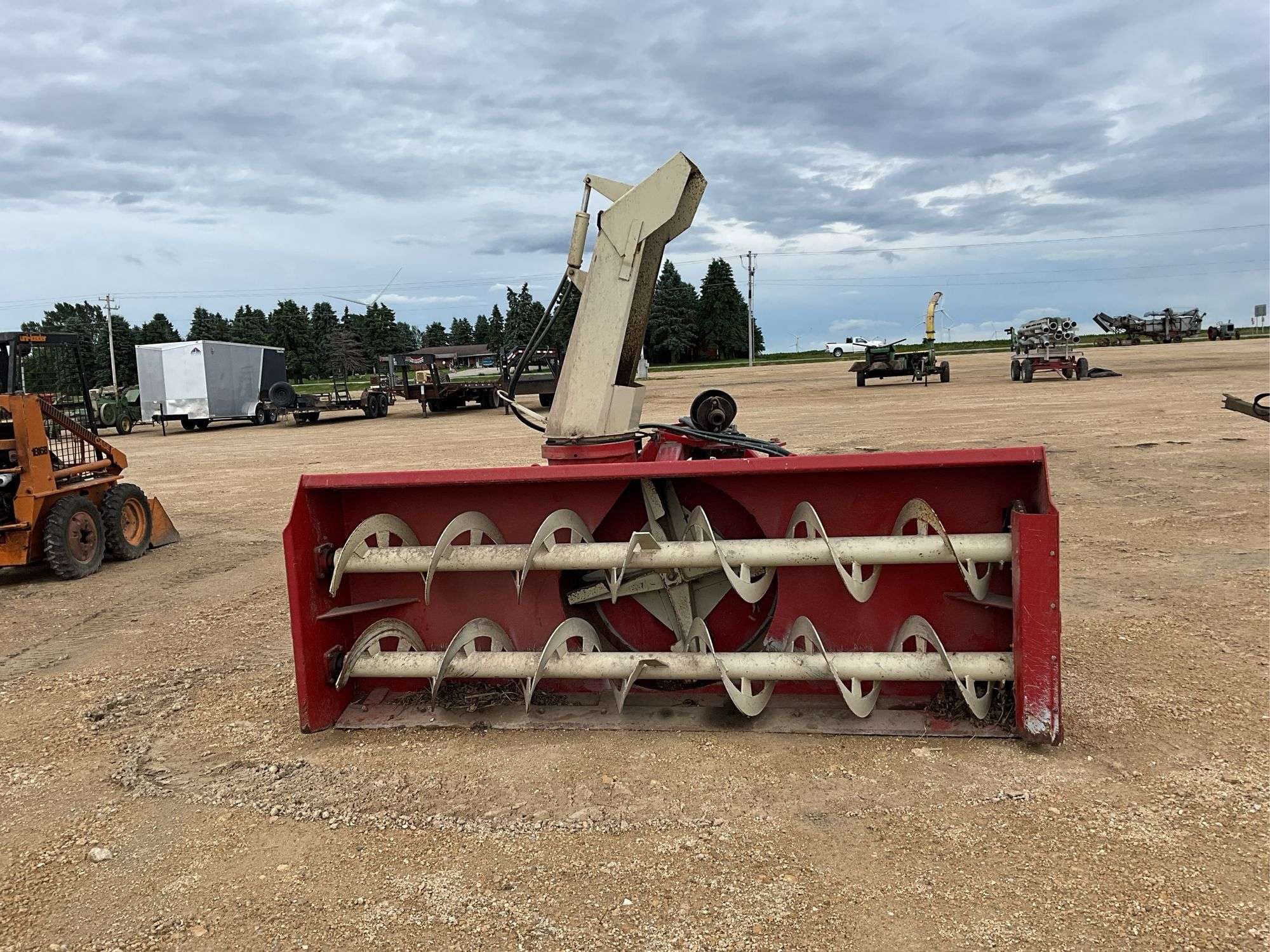 Farm King 1080 Equipment Image0
