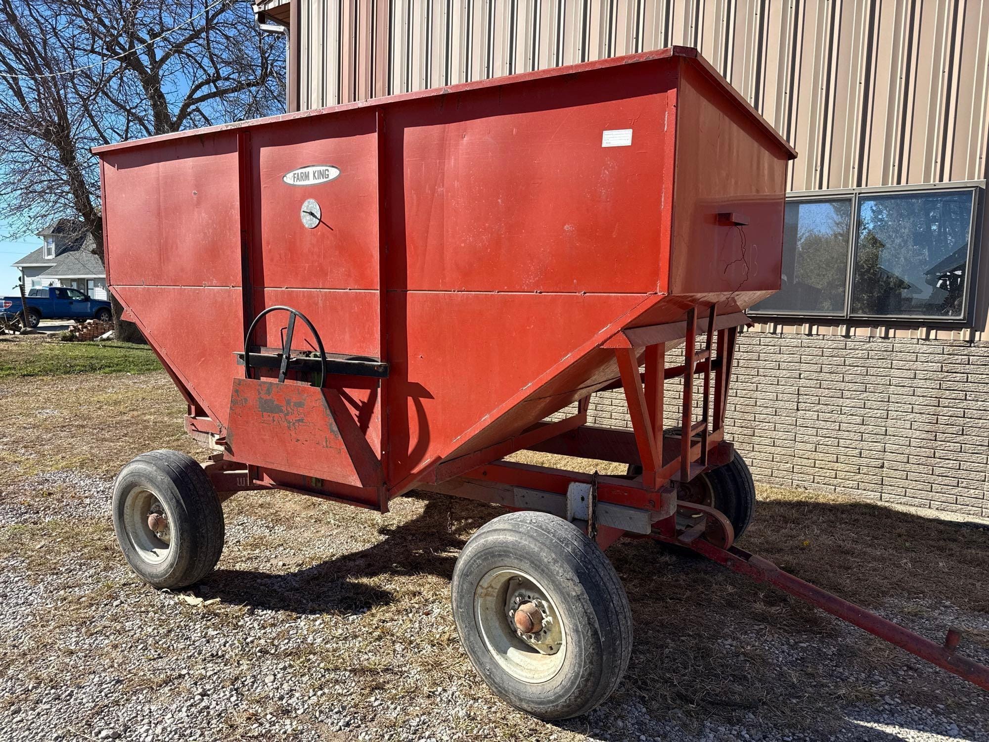 Farm King 225 Equipment Image0