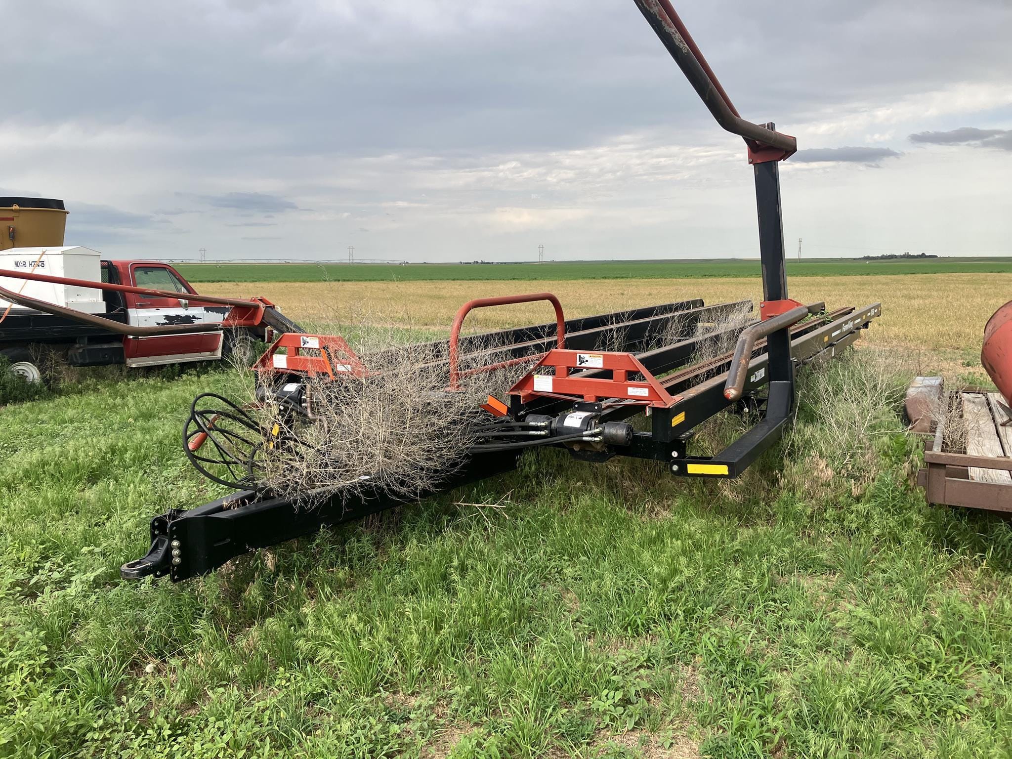 Farm King 2450 Equipment Image0