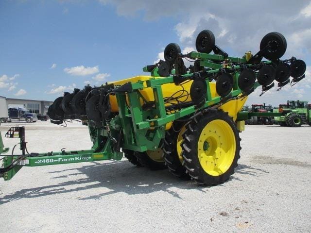 Farm King 2460 Equipment Image0
