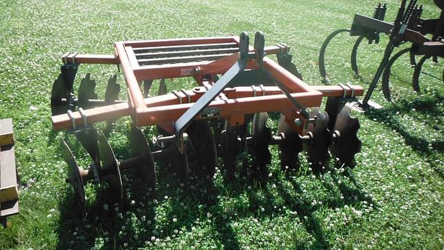 Image of Farm King 605 equipment image 3