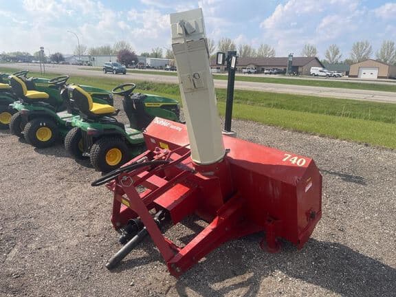 Image of Farm King 740 equipment image 4