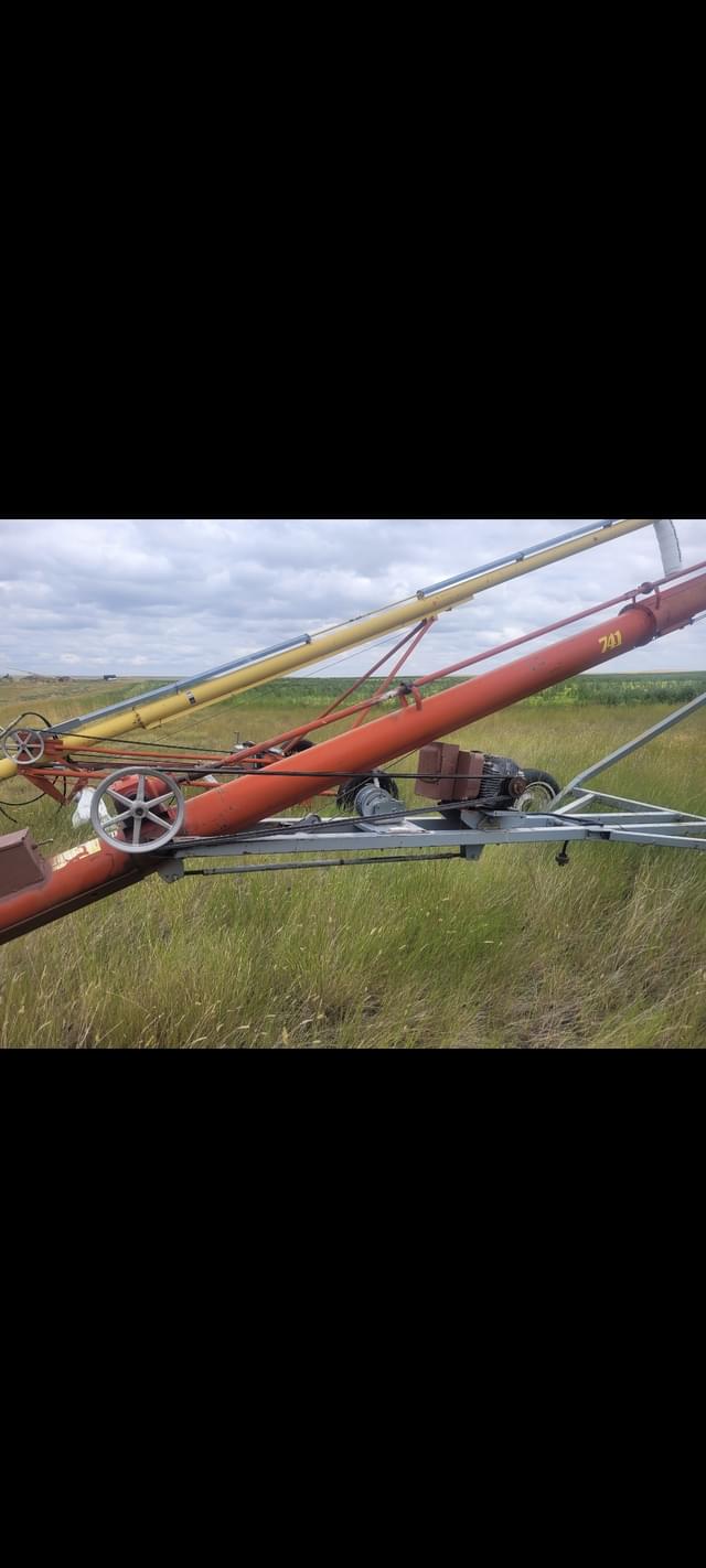 Image of Farm King 741 equipment image 4
