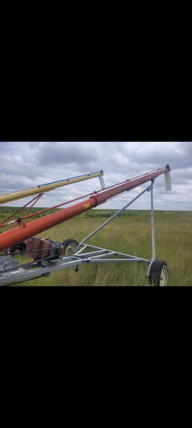 Image of Farm King 741 equipment image 3