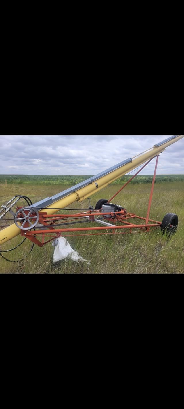 Image of Farm King 741 equipment image 2