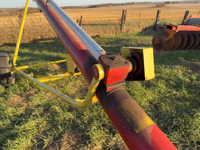 Image of Farm King 831 equipment image 3