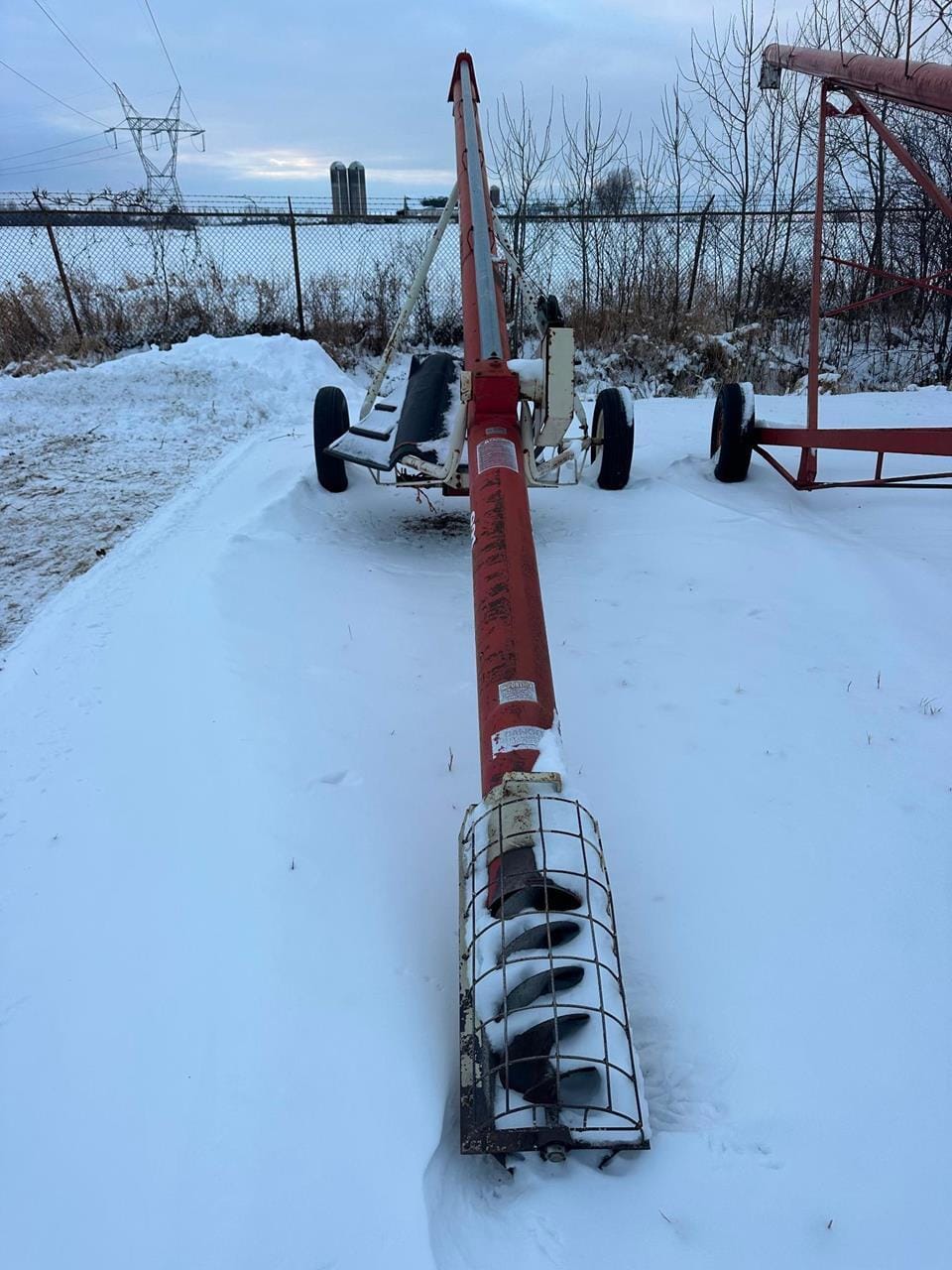 Farm King 831 Equipment Image0