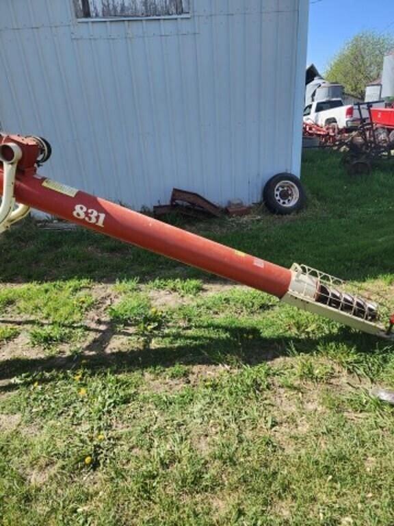 Image of Farm King 831 equipment image 3