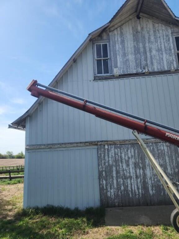Image of Farm King 831 equipment image 1