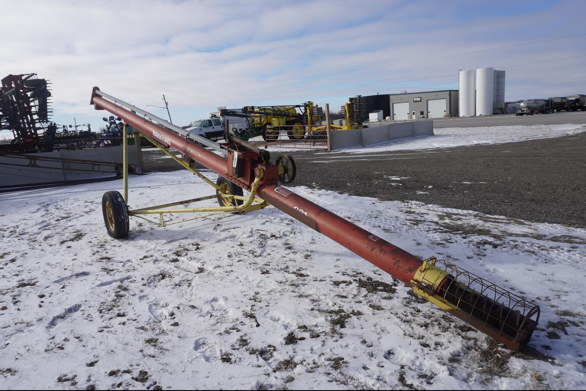 Farm King 831 Equipment Image0