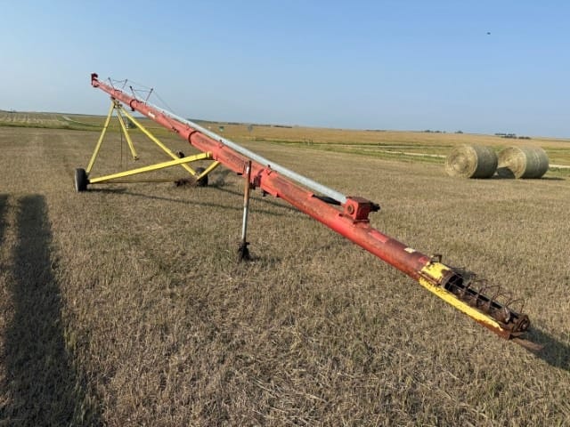 Farm King 8x60 Equipment Image0