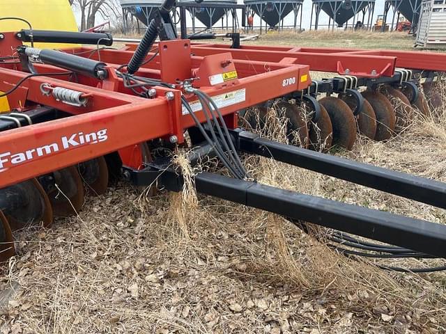 Image of Farm King 8700 equipment image 3