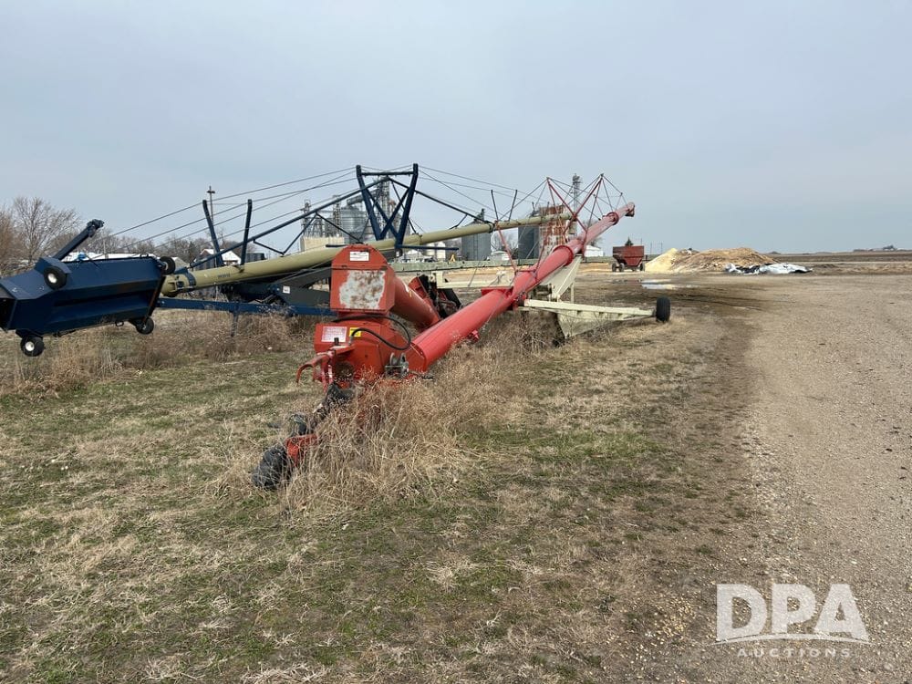 Farm King 1385 Equipment Image0