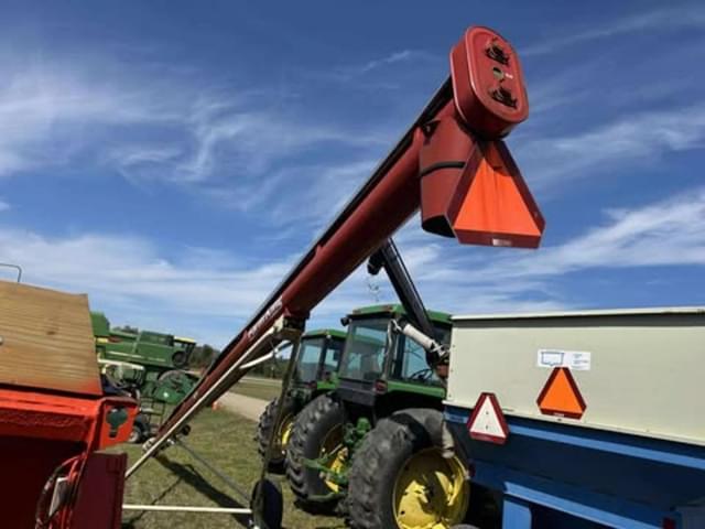 Image of Farm King 834 equipment image 2