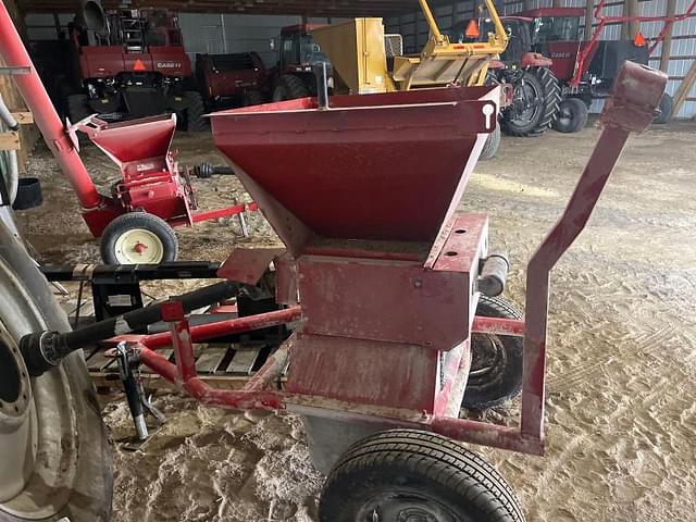 Image of Farm King 180 equipment image 2