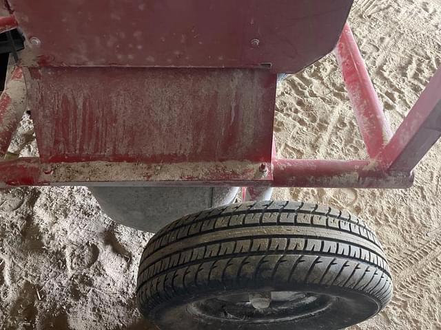 Image of Farm King 180 equipment image 4