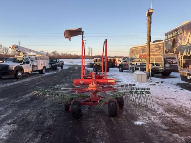 Image of Farm King RR420 equipment image 2