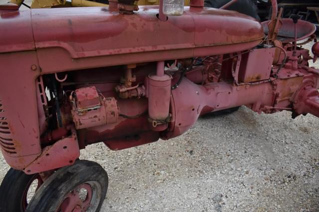 Image of Farmall B equipment image 3