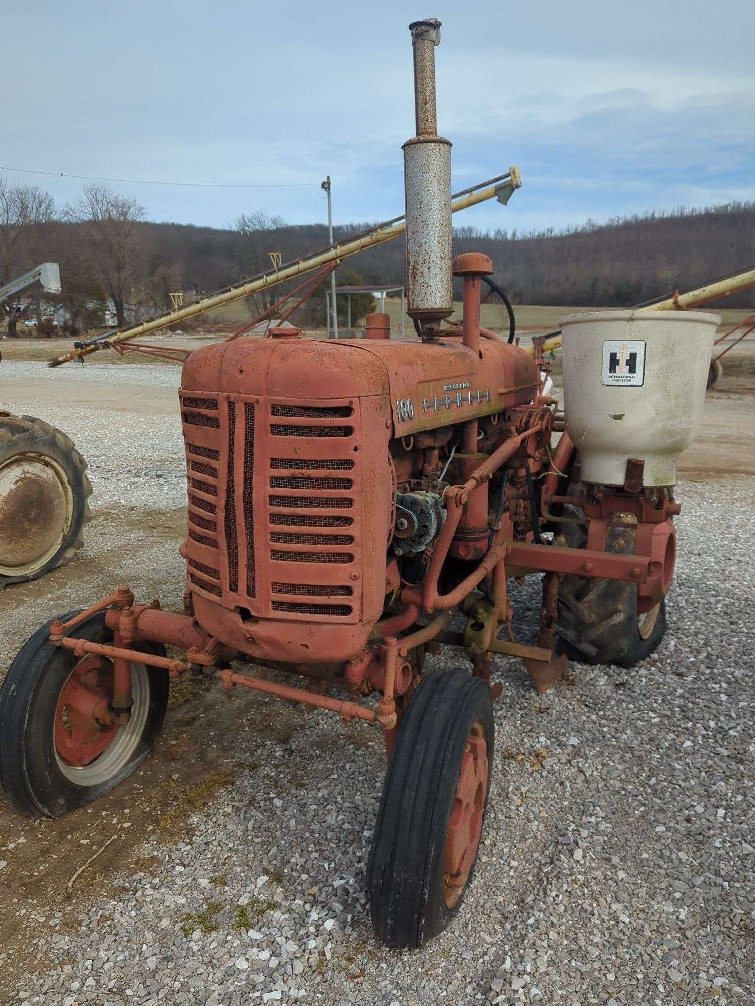 Farmall 100 Equipment Image0