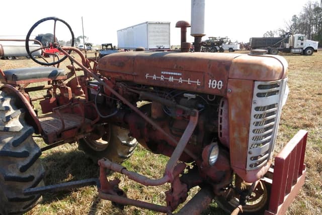 Image of Farmall 100 equipment image 4