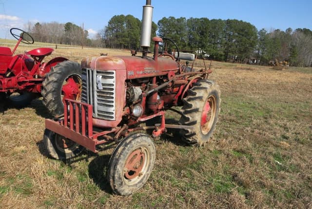 Image of Farmall 100 equipment image 1