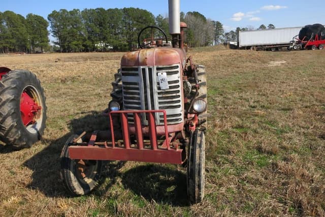 Image of Farmall 100 equipment image 2