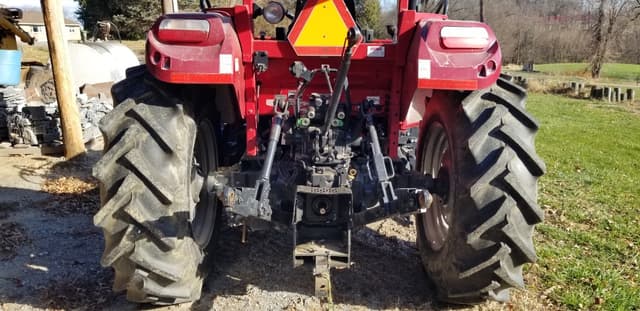 Image of Case IH Farmall 100C equipment image 2