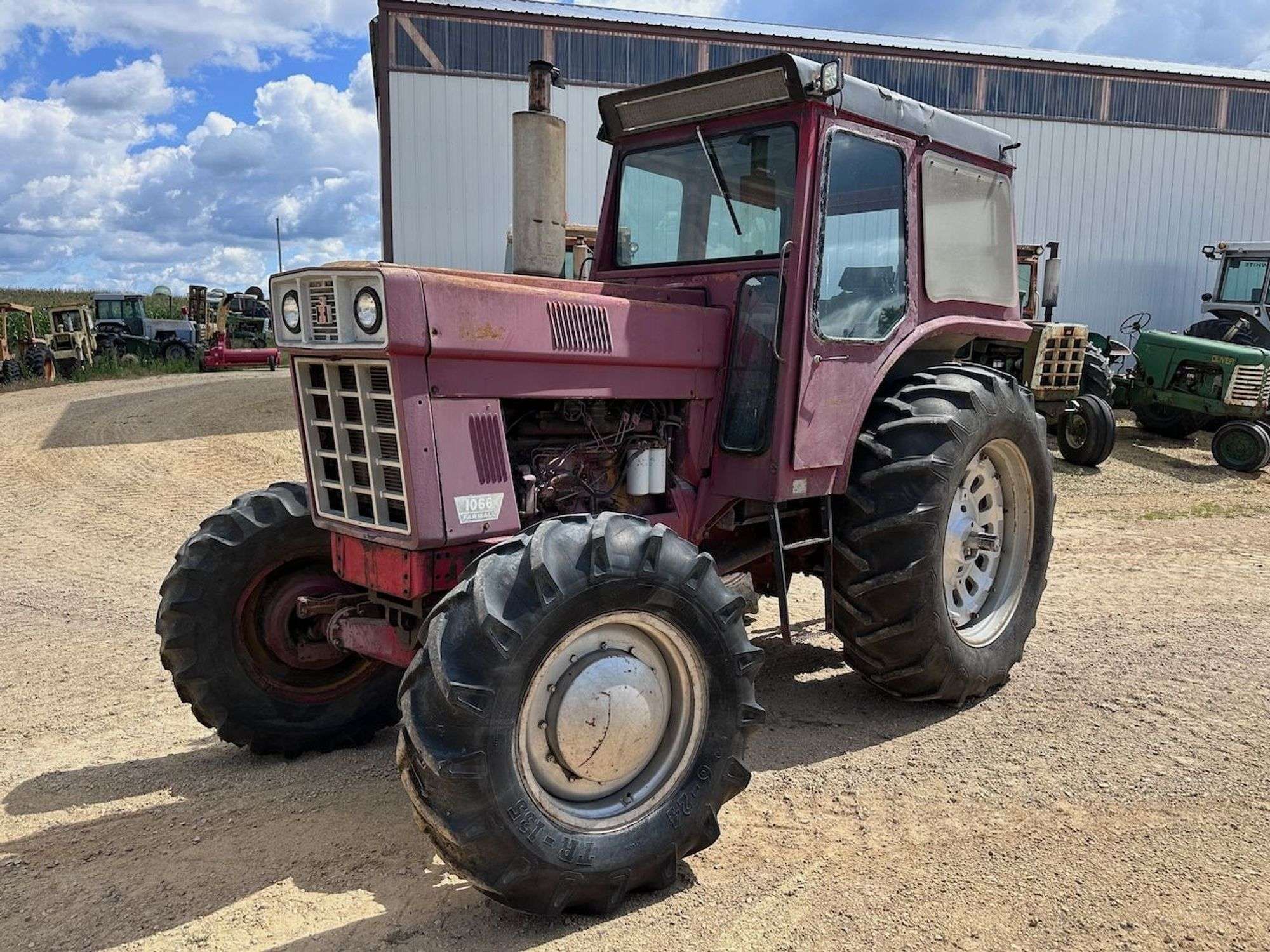 International Harvester 1066 Equipment Image0