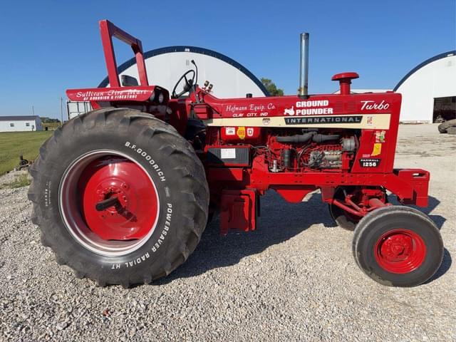Image of International Harvester 1256 equipment image 1