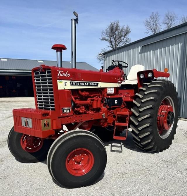 Image of International Harvester 1256 equipment image 2