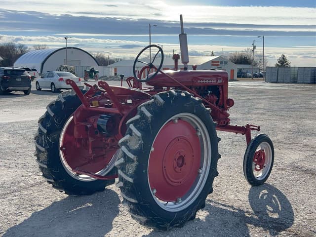 Image of Farmall 130 equipment image 4
