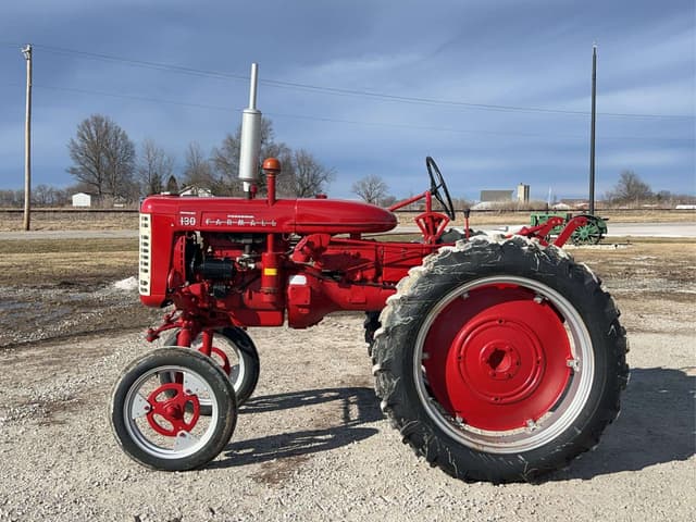 Image of Farmall 130 equipment image 1