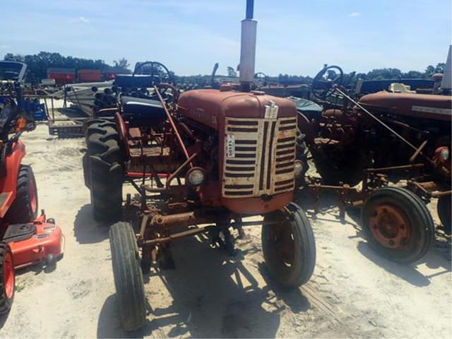 Image of Farmall 130 equipment image 1