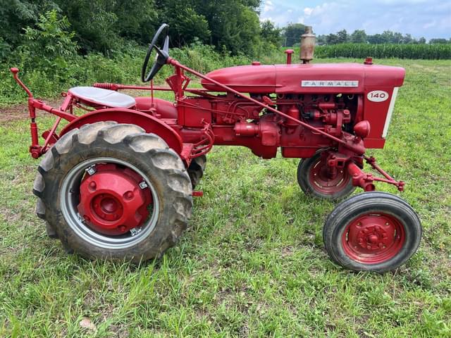 Image of Farmall 140 equipment image 1