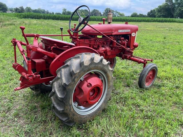 Image of Farmall 140 equipment image 2