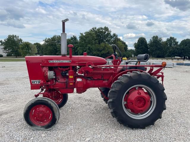 Image of Farmall 140 equipment image 1