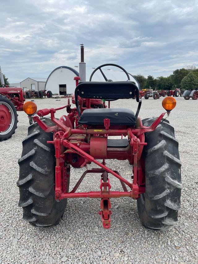 Image of Farmall 140 equipment image 3