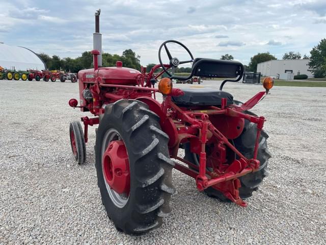 Image of Farmall 140 equipment image 2