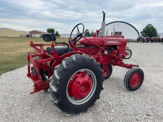 Image of Farmall 140 equipment image 4