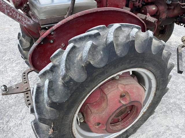 Image of Farmall 140 equipment image 4