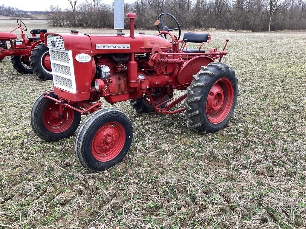 Main image Farmall 140