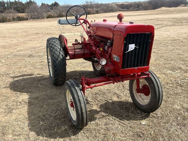 Image of Farmall 140 equipment image 2